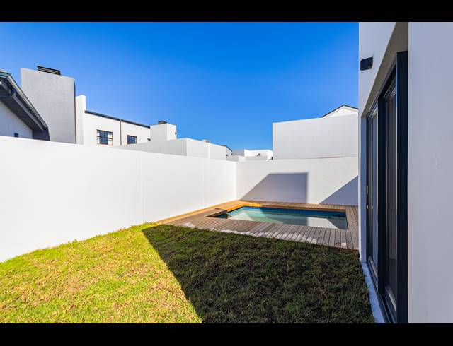4 BEDROOM FREEHOLD FOR SALE IN SANDOWN